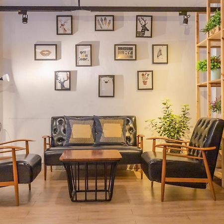 Bed and Breakfast Folk Poshtel Silom Бангкок Екстер'єр фото