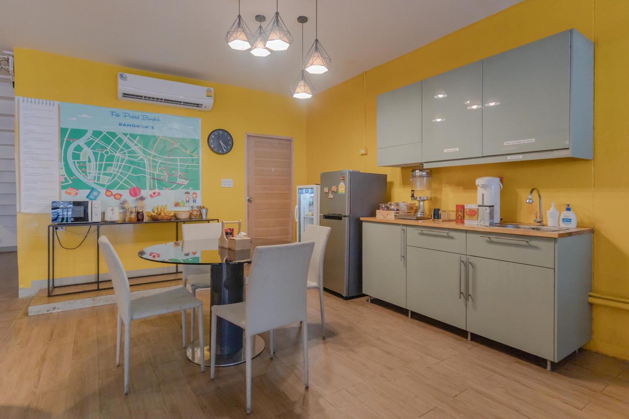 Bed and Breakfast Folk Poshtel Silom Бангкок Екстер'єр фото