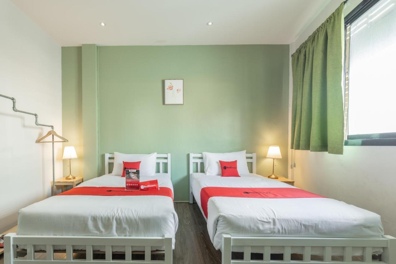 Bed and Breakfast Folk Poshtel Silom Бангкок Екстер'єр фото