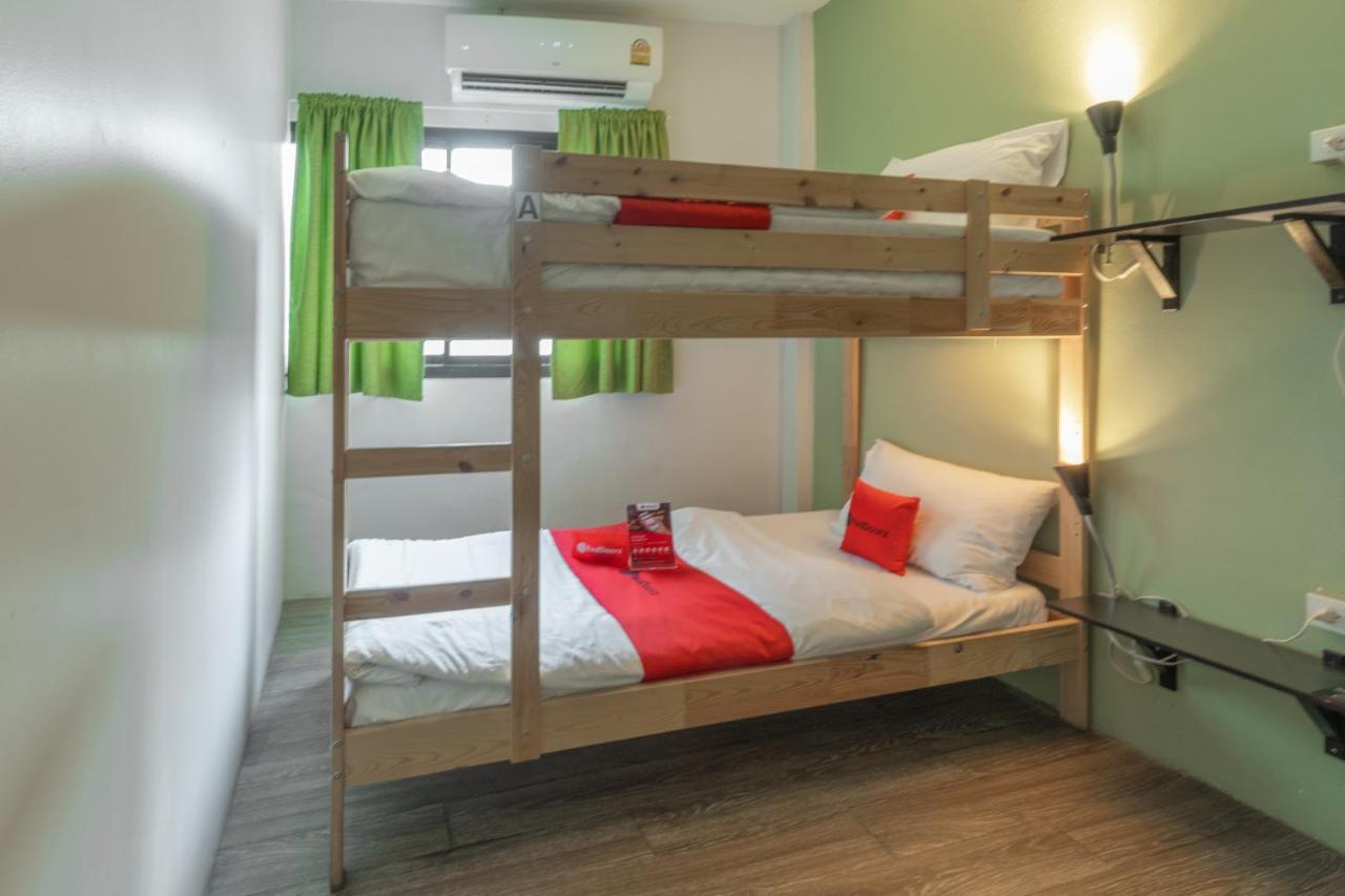 Bed and Breakfast Folk Poshtel Silom Бангкок Номер фото