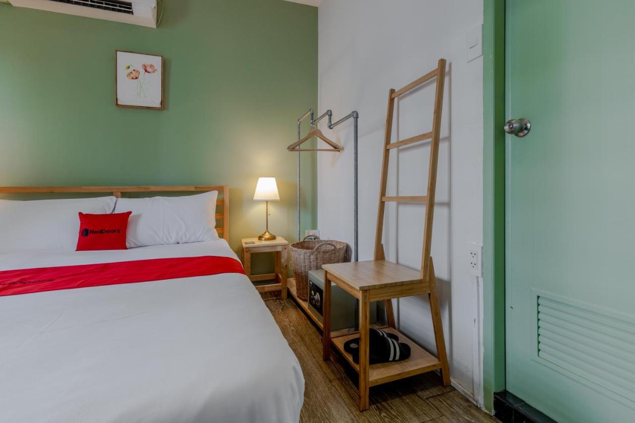 Bed and Breakfast Folk Poshtel Silom Бангкок Номер фото